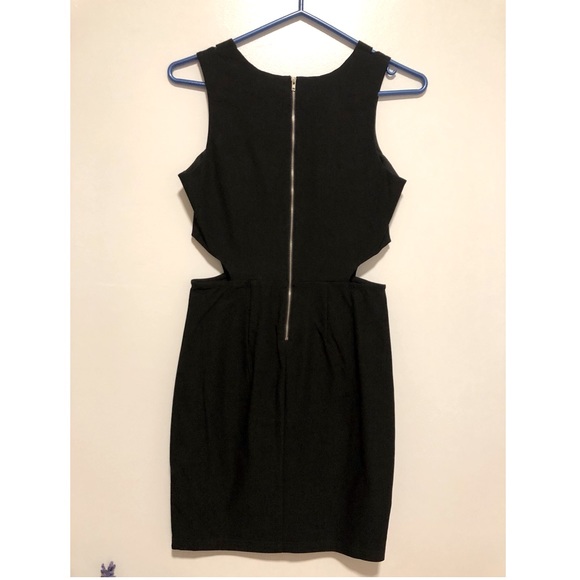 Little Black Dress with cut out details - Picture 5 of 5